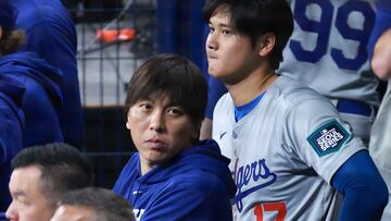 Seoul (Korea, Republic Of), 20/03/2024.- Los Angeles Dodgers star player Shohei Ohtani (R) and his interpreter Ippei Mizuhara (C) look at the Dodgers' MLB season-opening game against the San Diego Padres in Seoul, South Korea, 20 March 2024 (issued 21 March 2024). According to reports on Major League Baseball website, Los Angeles Dodgers designated hitter Shohei Ohtani's translator and close friend, Ippei Mizuhara, has been fired by the LA Dodgers following accusations from Ohtani's lawyers. Ohtani's legal team has claimed that Mizuhara allegedly used Ohtani's funds for betting activities with an illegal bookmaker, who is currently under federal investigation. (Corea del Sur, Seúl) EFE/EPA/JIJI PRESS JAPAN OUT EDITORIAL USE ONLY/