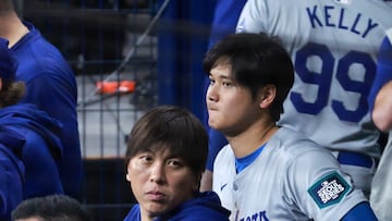 Seoul (Korea, Republic Of), 20/03/2024.- Los Angeles Dodgers star player Shohei Ohtani (R) and his interpreter Ippei Mizuhara (C) look at the Dodgers' MLB season-opening game against the San Diego Padres in Seoul, South Korea, 20 March 2024 (issued 21 March 2024). According to reports on Major League Baseball website, Los Angeles Dodgers designated hitter Shohei Ohtani's translator and close friend, Ippei Mizuhara, has been fired by the LA Dodgers following accusations from Ohtani's lawyers. Ohtani's legal team has claimed that Mizuhara allegedly used Ohtani's funds for betting activities with an illegal bookmaker, who is currently under federal investigation. (Corea del Sur, Seúl) EFE/EPA/JIJI PRESS JAPAN OUT EDITORIAL USE ONLY/