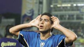 Juan Rom&aacute;n Riquelme con la camiseta de Boca.