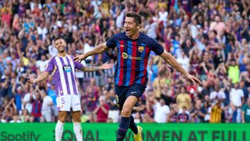 BARCELONA, SPAIN - AUGUST 28: Robert Lewandowski of FC Barcelona celebrates after scoring his team's first goal during the LaLiga Santander match between FC Barcelona and Real Valladolid CF at Spotify Camp Nou on August 28, 2022 in Barcelona, Spain. (Photo by Alex Caparros/Getty Images)