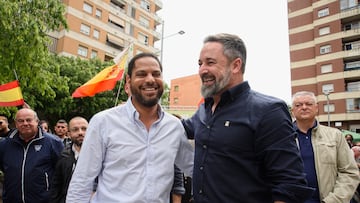 El secretario general y candidato de VOX a las elecciones catalanas del 12 de mayo, Ignacio Garriga (i), y el presidente de VOX, Santiago Abascal (d), durante un acto de campa?a de VOX, en la plaza Llibertat, a 4 de mayo de 2024, en Salt, Girona, Catalunya (Espa?a). Este mitin se enmarca como uno de los celebrados por VOX durante la campa?a electoral para los comicios catalanes del pr¨®ximo 12 de mayo.
04 MAYO 2024;VOX;MITIN;CAMPA?A;ELECCIONES;AUTON?MICAS;12M;12 DE MAYO
Alberto Paredes / Europa Press
04/05/2024