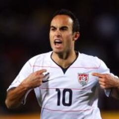 Landon Donovan se engancha con aficionado mexicano