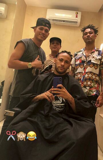 Neymar sorprendió con un nuevo look. 