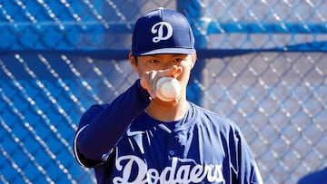 GLENDALE, ARIZONA - FEBRUARY 14: Yoshinobu Yamamoto #18 of the Los Angeles Dodgers pitches during workouts at Camelback Ranch on February 14, 2024 in Glendale, Arizona.   Chris Coduto/Getty Images/AFP (Photo by Chris Coduto / GETTY IMAGES NORTH AMERICA / Getty Images via AFP)