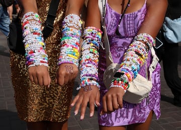 Fans show their Taylor Swift bracelets 