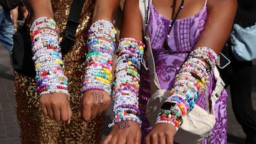 Taylor Swift’s fans are angered after Travis Kelce’s “New Heights” podcast conducted a romance-heavy survey, calling the questionnaire “pathetic.”