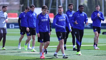 Boyomo y Areso, junto a Aimar, durante un entrenamiento.