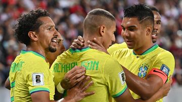 Brazil's forward Richarlison (C) celebrates with teammates defender Marquinhos (L) and midfielder Casemiro after scoring a goal that was later disallowed during the 2026 FIFA World Cup South American qualifiers football match between Peru and Brazil, at the Nacional stadium in Lima, on September 12, 2023. (Photo by CRIS BOURONCLE / AFP)