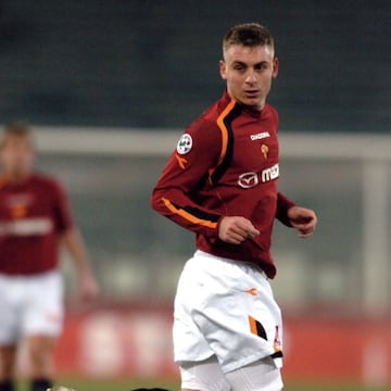 Hombre emblema de ‘La Loba’. De Rossi debutó en la temporada 2001-2002 y hasta el momento sigue jugando para el cuadro italiano. Ha jugado más de 400 partidos con la Roma. 