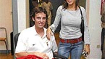 <B>MÁS ANIMADO QUE NADIE</B>. Pancho Maciel llegaba sonriente a la clínica San Carlos para ingresar.