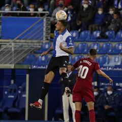 Joselu, el jugador de Primera que más duelos aéreos gana