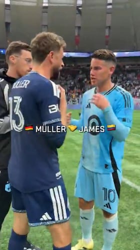 Müller elogia a James e intercambian camisetas
