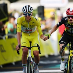 Pogacar resiste el acoso, pero pierde el maillot amarillo