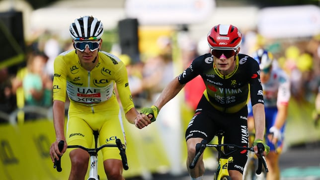 Pogacar resiste el acoso, pero pierde el maillot amarillo