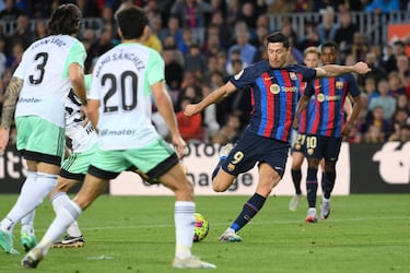 Robert Lewandowski trató de anotar, pero solo encontró portería en una ocasión, que fue anulado por fuera de juego previo.