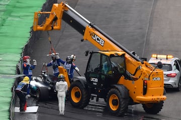 Pole de Bottas y Hamilton último después de un susto en la Q1