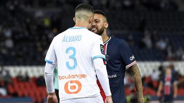Paris (France), 13/09/2020.- Paris Saint-Germain's Neymar (R) argues with Olympique Marseille's Alvaro Gonzalez (L) during the French Ligue 1 soccer match between Paris Saint-Germain (PSG) and Olympique Marseille at the Parc des Princes stadium
