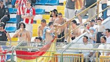 Aficionados rojiblancos ayer en Rumania