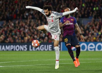 Mohamed Salah y Arturo Vidal.