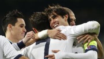 Callej&oacute;n, Cristiano y Kak&aacute; celebran uno de los goles del Real Madrid.