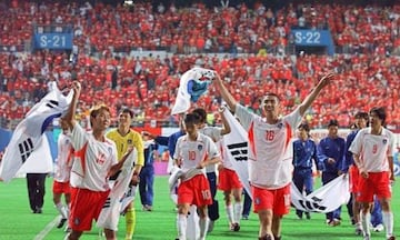 Jugadores de Corea del Sur tras un partido del Mundial de 2002.