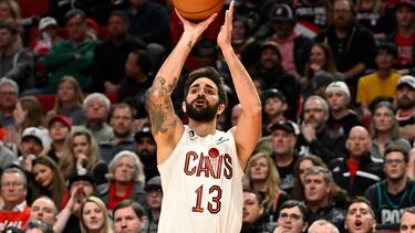 PORTLAND, OREGON - JANUARY 12: Ricky Rubio #13 of the Cleveland Cavaliers shoots a three-pointer during the third quarter against the Portland Trail Blazers at the Moda Center on January 12, 2023 in Portland, Oregon. The Cleveland Cavaliers won 119-113. NOTE TO USER: User expressly acknowledges and agrees that, by downloading and or using this photograph, User is consenting to the terms and conditions of the Getty Images License Agreement. Alika Jenner/Getty Images/AFP (Photo by Alika Jenner / GETTY IMAGES NORTH AMERICA / Getty Images via AFP)