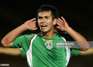 Fue figura rutilante de Audax en el Clausura 2007 al anotar 20 goles. Se transformó en un jugador codiciado y partió al Blackburn Rovers inglés. Hoy está en el Al Ittihad de Arabia Saudita.