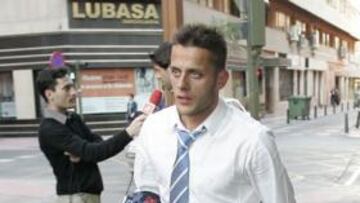 El centrocampista Javier Camuñas, tercer fichaje de Osasuna para esta temporada, ha asegurado en conferencia de prensa que llega al club navarro a trabajar "con una ilusión tremenda" para que éste sea "un año tranquilo", tras los apuros pasados por el equipo pamplonés en las dos últimas campañas