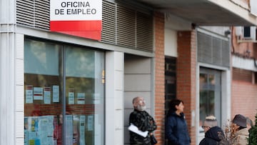 MADRID, SPAIN - APRIL 04: Several people wait at the entrance of a SEPE office, April 4, 2023, in Madrid, Spain. The number of unemployed registered in the offices of the public employment services fell by 48,755 people in March in relation to the previous month (-1.67%) driven by the drop in unemployment in the services sector due to hiring for Easter, according to data published Tuesday by the Ministry of Labor. Thus, at the end of March, the total number of unemployed stood at 2,862,260, its lowest figure for this month since 2008. (Photo By Eduardo Parra/Europa Press via Getty Images)