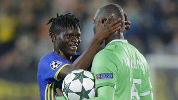 Rostov's Moussa Doumbia and PSV Eindhoven's Jetro Willems.