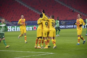 0-3. Ousmane Dembélé celebró el tercer gol que marcó de penalti.