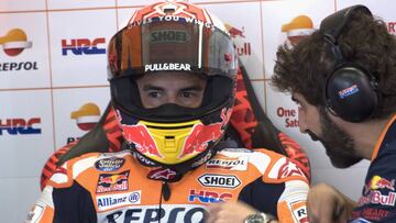 Márquez con su jefe de mecánicos.