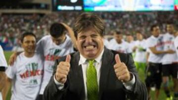 El ex t&eacute;cnico nacional afirm&oacute; que el colombiano es un gran t&eacute;cnico y un buen nombre para la Selecci&oacute;n Mexicana; niega tener contactos para dirigir al Chicago en la MLS.