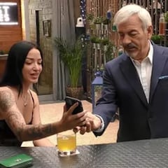 Una soltera de ‘First Dates’ para los pies a Carlos Sobera: “No te pases ni un pelo”