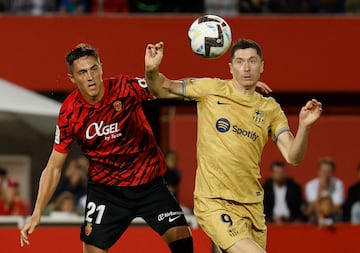 Antonio Raíllo y Robert Lewandowski.