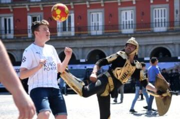 Los seguidores de Leicester disfrutan del sol de Madrid