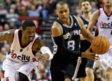 Patty Mills , defendido por Wesley Matthews.