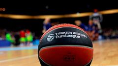 Kaunas (Lithuania).- (FILE) - A basketball with the logo of the Turkish Airlines Euroleague during the Euroleague basketball match between Zalgiris Kaunas and FC Barcelona Lassa in Kaunas, Lithuania, 16 November 2018 (re-issued on 25 May 2020). The 2019-20 Euroleague and Eurocup basketball seasons have been cancelled due to the ongoing coronavirus COVID-19 pandemic, the Euroleague Commercial Assets (ECA) Shareholders Executive Board confirmed on 25 May 2020. (Baloncesto, Euroliga, Lituania) EFE/EPA/TOMS KALNINS
 PUBLICADA 26/05/20 NA MA24 5COL
 PUBLICADA 26/05/20 NA MA01 PORTADA 1COL *** Local Caption *** 54780806
 