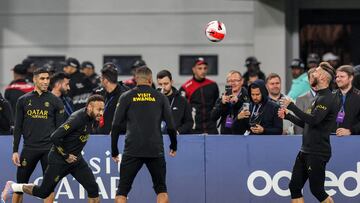 Paris Saint-Germain's Brazilian forward Neymar (2nd-L) heads the ball to Spanish defender Sergio Ramos (L) during a team training session at Khalifa International Stadium in Doha on January 18, 2023. (Photo by Mahmoud HEFNAWY / AFP)