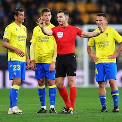 Diciembre traerá dos regresos al Cádiz: San Emeterio y Luis Hernández