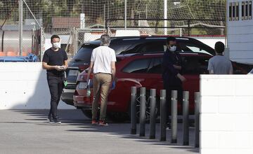 Cesar Sánchez director deportivo del Valencia llegando a Paterna para realizarse las pruebas por Covid-19 
