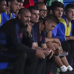 El sorprendente ritual de las monedas de Víctor Valdés