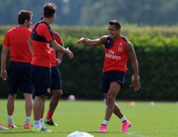 Alexis Sánchez y su alegría en la última sesión de entrenamientos del Arsenal.