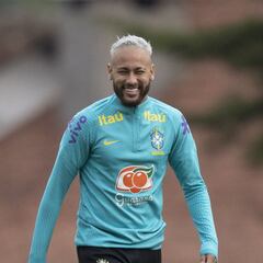 Emotional Neymar closes in on Pelé scoring record