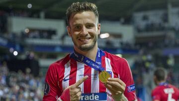 Saúl celebra la Supercopa.