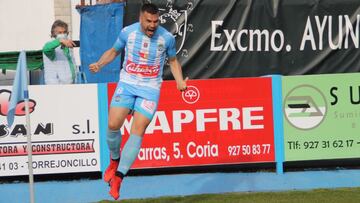 Imagen del partido entre el Coria y el Cádiz B.