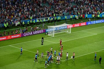 Los uruguayos celebraron el triunfo y el pase a cuartos de final.