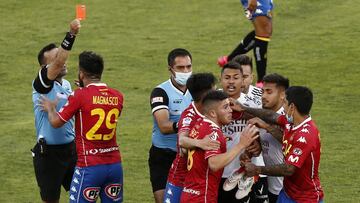 Futbol, Colo Colo vs Union Espanola
Fecha 33, campeonato Nacional 2021.
Incidentes luego del partido de primera division disputado en el estadio Monumental de Santiago, Chile.
28/11/2021
Dragomir Yankovic/Photosport
Football, Colo Colo vs Union Espanola
33th date, 2021 National Championship.
Incidentes after the first division match held at the Monumental stadium in Santiago, Chile.
28/11/2021
Dragomir Yankovic/Photosport