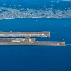 Malas noticias para el primer aeropuerto oceánico construido sobre una isla artificial: se está hundiendo tras 30 años operativo