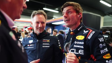 Chrsitian Horner con Max Verstappen y Helmut Marko en el box de Red Bull en la F1.